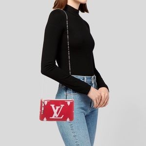 Authentic LOUIS VUITTON Monogram
Giant Double Zip Pochette in Rouge